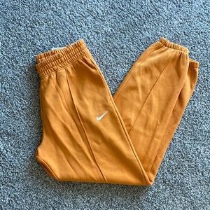 Nike Women’s sweatpants size Small